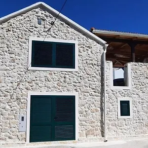 apartments-mliko-i-palenta.hotelinzadar.com/